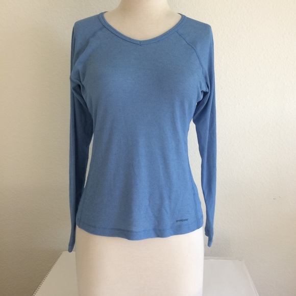 Patagonia Tops - Women’s long sleeve Patagonia Baselayer  shirt